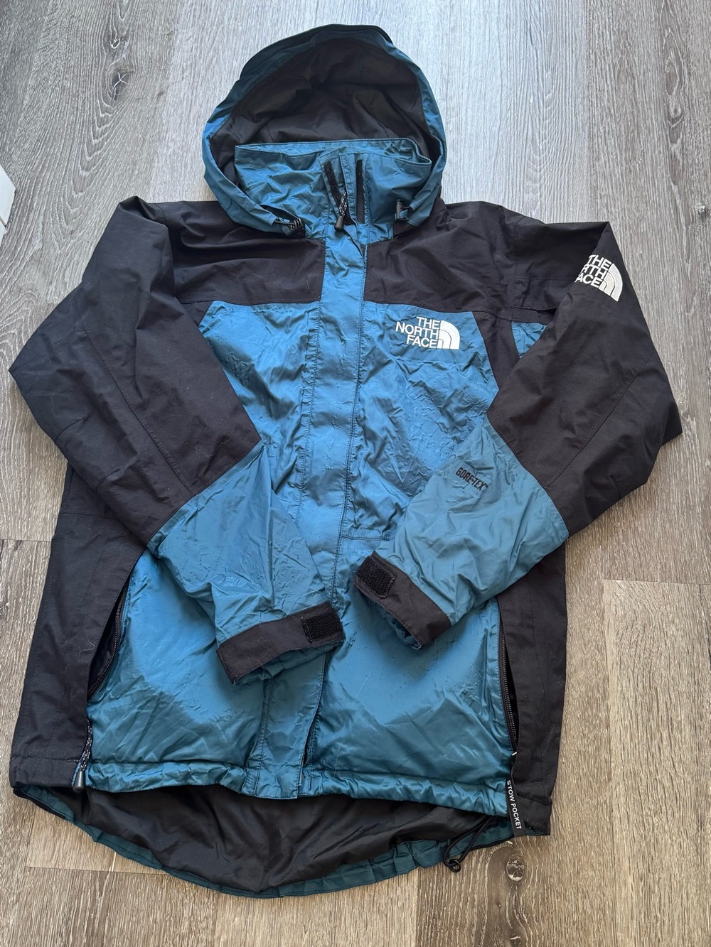The North Face Gore-Tex Women’s Hooded Waterproof Shell Rain Jacket Blue Black M